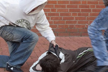 Фотография к новости: Группа подростков напала на мужчин в Актау