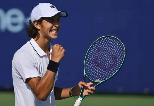 Фотография к новости: Казахстанец сделал камбэк и пробился в финал теннисного турнира в Пекине