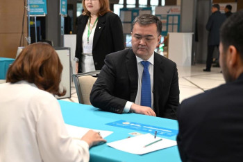 Фотография к новости: Аким Астаны проголосовал на референдуме по АЭС