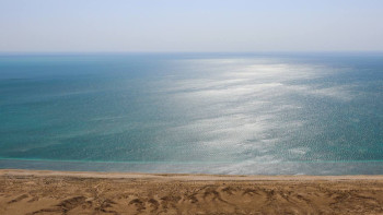 Фотография к новости: Камыш горит на побережье Каспийского моря