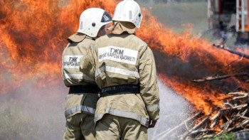 Фотография к новости: Крупный степной пожар продолжают тушить в Павлодарской области