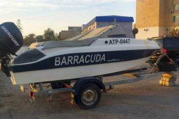 Фотография к новости: Оставленный на автопарковке катер вызвал вопросы у жителей Актау