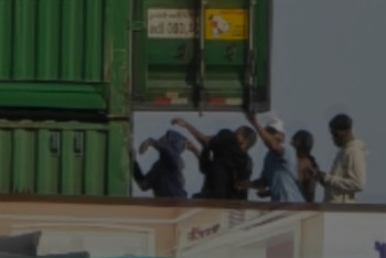 Фотография к новости: В Чикаго банда грабителей обокрала поезд с ценными товарами