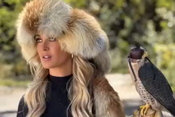 Фотография к новости: Лора Санко приготовила казахский образ на чемпионский бой Шавката Рахмонова