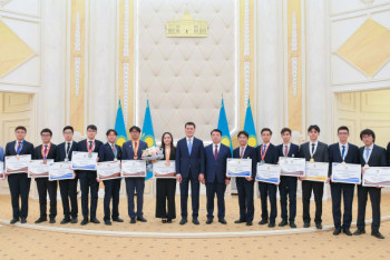 Фотография к новости: Казахстанские школьники завоевали 26 медалей на мировых предметных олимпиадах