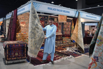 Фотография к новости: Ковры, антиквариат, украшения представили афганцы на выставке в Алматы