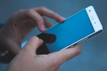 Фотография к новости: Поможет ли ограничение числа SIM-карт в Казахстане защититься от телефонных мошенников