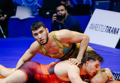 Фотография к новости: Вольник Ризабек Айтмухан начал чемпионат мира в Албании с яркой победы