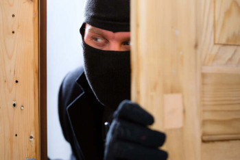 Фотография к новости: Незапертая квартира привела к краже имущества в Астане