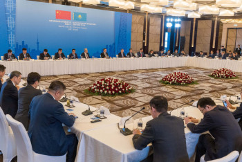 Фотография к новости: Казахстан планирует удвоить показатели по торговле с Китаем - Олжас Бектенов