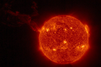 Фотография к новости: Девять мощных вспышек на Солнце зафиксировали ученые 4 ноября