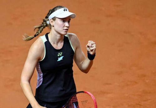 Фотография к новости: Елена Рыбакина взяла верх над первой ракеткой мира