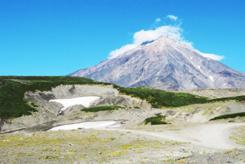Фотография к новости: Вулкан Эбеко на Курилах выбросил столб пепла высотой два километра