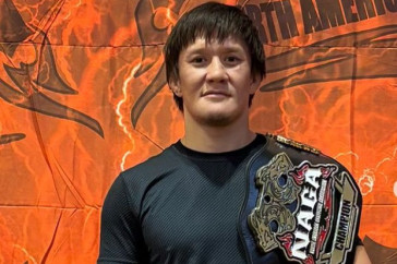 Фотография к новости: Жалгас Жумагулов побил Аарона Эби в Словакии