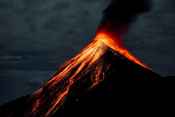 Фотография к новости: Девять человек погибли в результате извержения вулкана в Индонезии