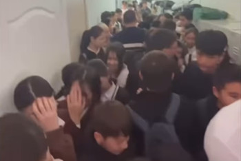 Фотография к новости: Столпотворение детей произошло в одной из школ в Актау