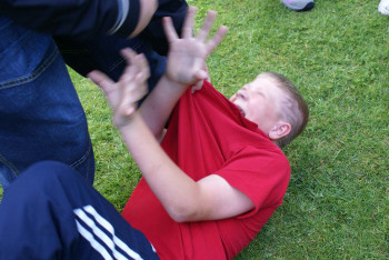 Фотография к новости: Толпа школьников напала на сверстника в Актау