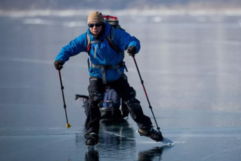 Фотография к новости: В Павлодаре лыжник провалился под лёд и заработал штраф