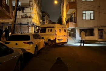 Фотография к новости: Неизвестные бросили взрывчатку в машину полиции в Стамбуле