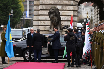 Фотография к новости: В Венгрии состоялась официальная церемония встречи президента Казахстана