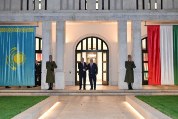 Фотография к новости: Касым-Жомарт Токаев прибыл на встречу с Виктором Орбаном