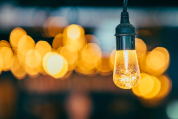 Фотография к новости: Саткалиев рассказал о влиянии единого часового пояса на счета за электричество