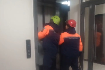 Фотография к новости: Застрявших в лифте детей спасли в Астане