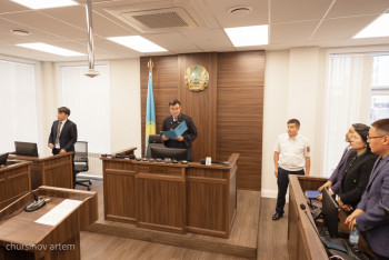 Фотография к новости: Казахстанцы всё чаще идут в суды: юридическая грамотность или  безысходность?