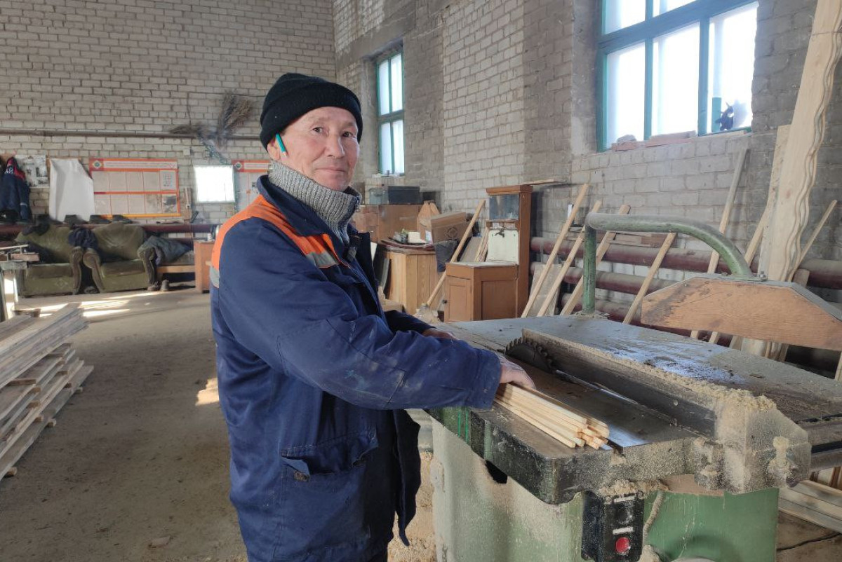  Альбина Халел  Столяр из Абайской области Ерлан Тлеубеков. Автор фото: Альбина Халел