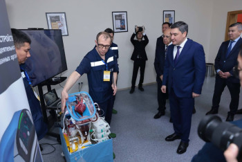 Фотография к новости: Бектенову продемонстрировали новые разработки в медицине, образовании и промышленности