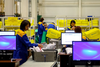 Фотография к новости: Посылки "Казпочты" разрешат забирать третьим лицам: в Мажилисе приняли поправки