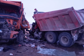 Фотография к новости: Жуткое ДТП: два грузовика столкнулись лоб в лоб на севере Казахстана