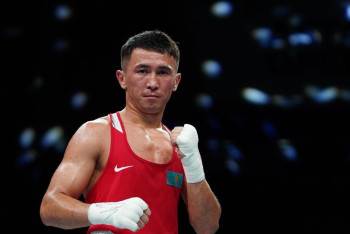 Фотография к новости: Казахстанский боксёр одежал убедительную победу и вышел в полуфинал ЧА