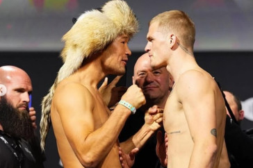 Фотография к новости: Здание в Астане подсветили в честь поединка Шавката Рахмонова с Иэном Гэрри