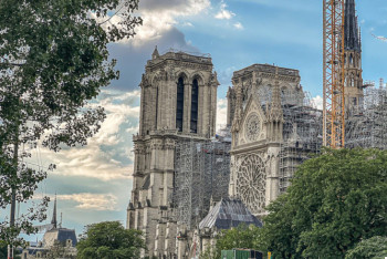 Фотография к новости: Восстановленный после пожара собор Нотр-Дам открыли в Париже