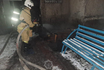 Фотография к новости: При пожаре 20 человек эвакуировали в Шымкенте