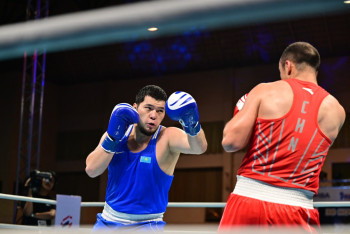 Фотография к новости: Айбек Оралбай стал двукратным чемпионом Азии по боксу