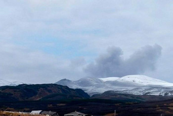 Фотография к новости: Вулкан Эбеко выбросил пепел на высоту 3 км