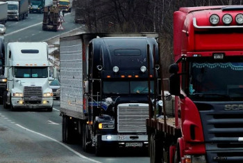 Фотография к новости: Сотни грузовиков скопились на казахстанско-российской границе