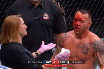 Фотография к новости: Врач остановил топовый бой UFC в весе Шавката Рахмонова