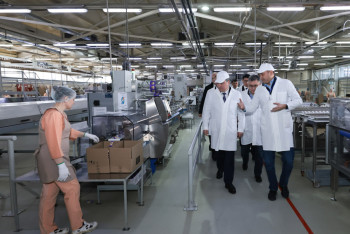 Фотография к новости: Развитие АПК и производство сельхозтехники: Олжас Бектенов посетил предприятия Костанайской области