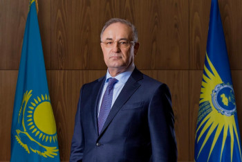 Фотография к новости: Сенат освободил Рашида Ахметова от должности члена ВАП