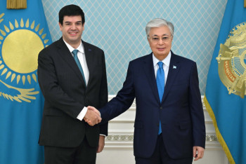 Фотография к новости: Токаев обсудил сотрудничество с председателем совета директоров канала Euronews