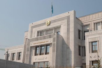 Фотография к новости: Органы нацбезопасности вправе не объяснять отказ иностранцам в ВНЖ – КС