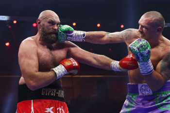 Фотография к новости: Усик победил Фьюри в поединке-реванше за титул чемпиона мира по боксу