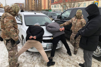 Фотография к новости: За сбыт наркотиков в особо крупном размере задержали двоих друзей в Акмолинской области