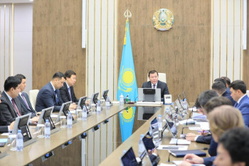 Фотография к новости: Для уборки снега на дорогах республиканского значения Актюбинской области привлечено более 146 единиц техники