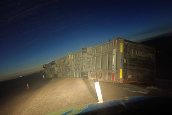 Фотография к новости: Ветер перевернул грузовик на трассе Алматы-Усть-Каменогорск