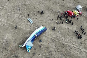 Фотография к новости: Токаев наградил казахстанцев за мужество при спасении пассажиров самолёта Azal