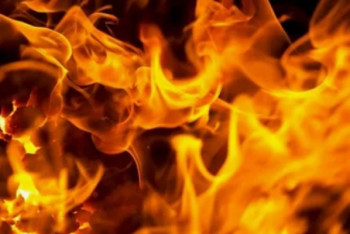 Фотография к новости: Спасатели при пожаре спасли три человека в Аксу